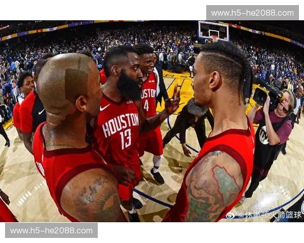 红蓝碰撞的篮球史诗：休斯顿火箭与纽约尼克斯的宿命交锋